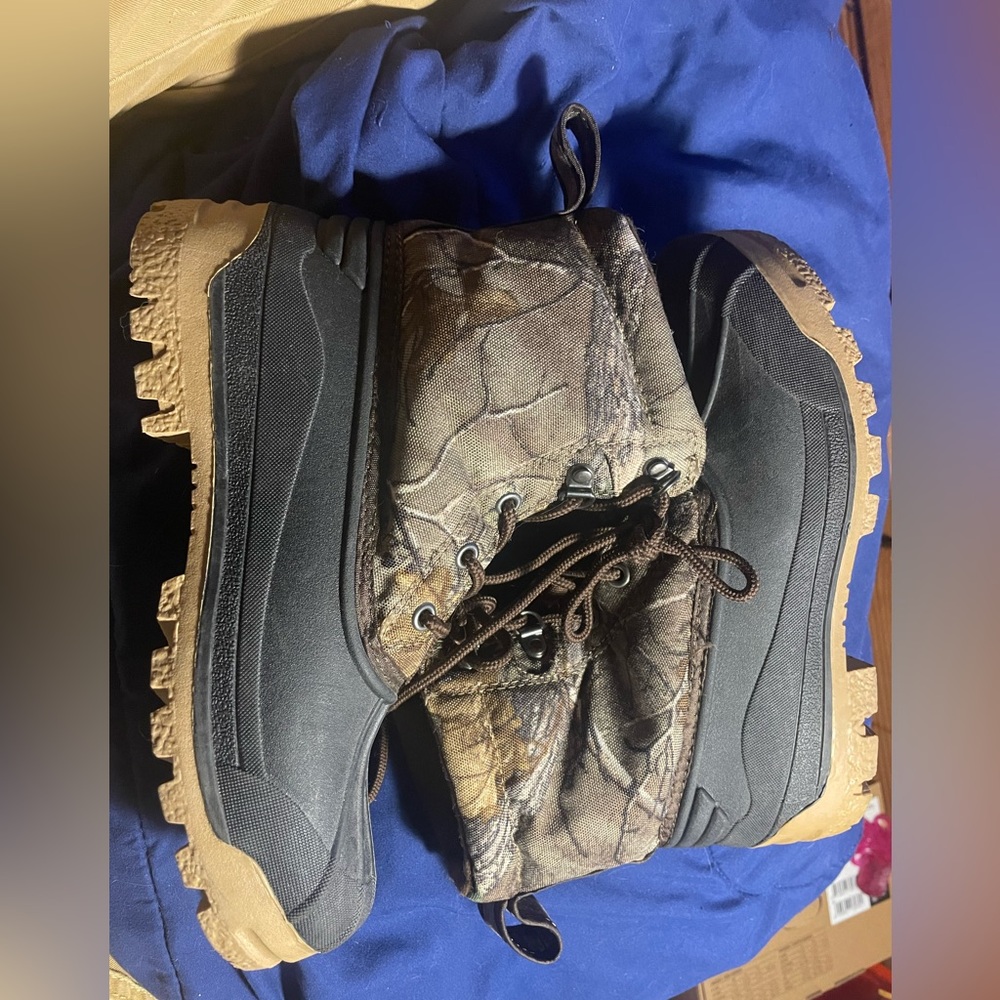 Ozark Trail Mens Boots Size 4 Camo Camoflauge  3m Thinsulate 200 Gram Insulation